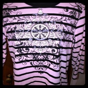 Great quality t-shirt with extra details!